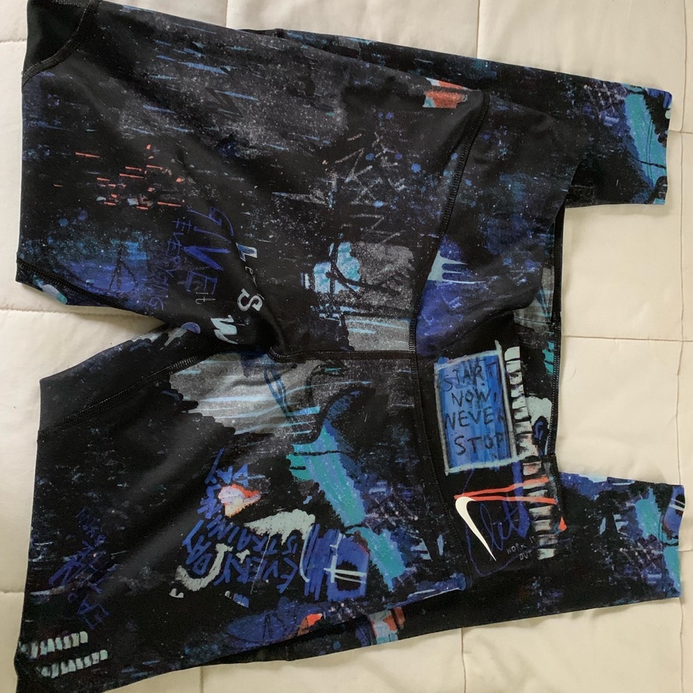 Nike leggings. Good condition only worn 2-3 times